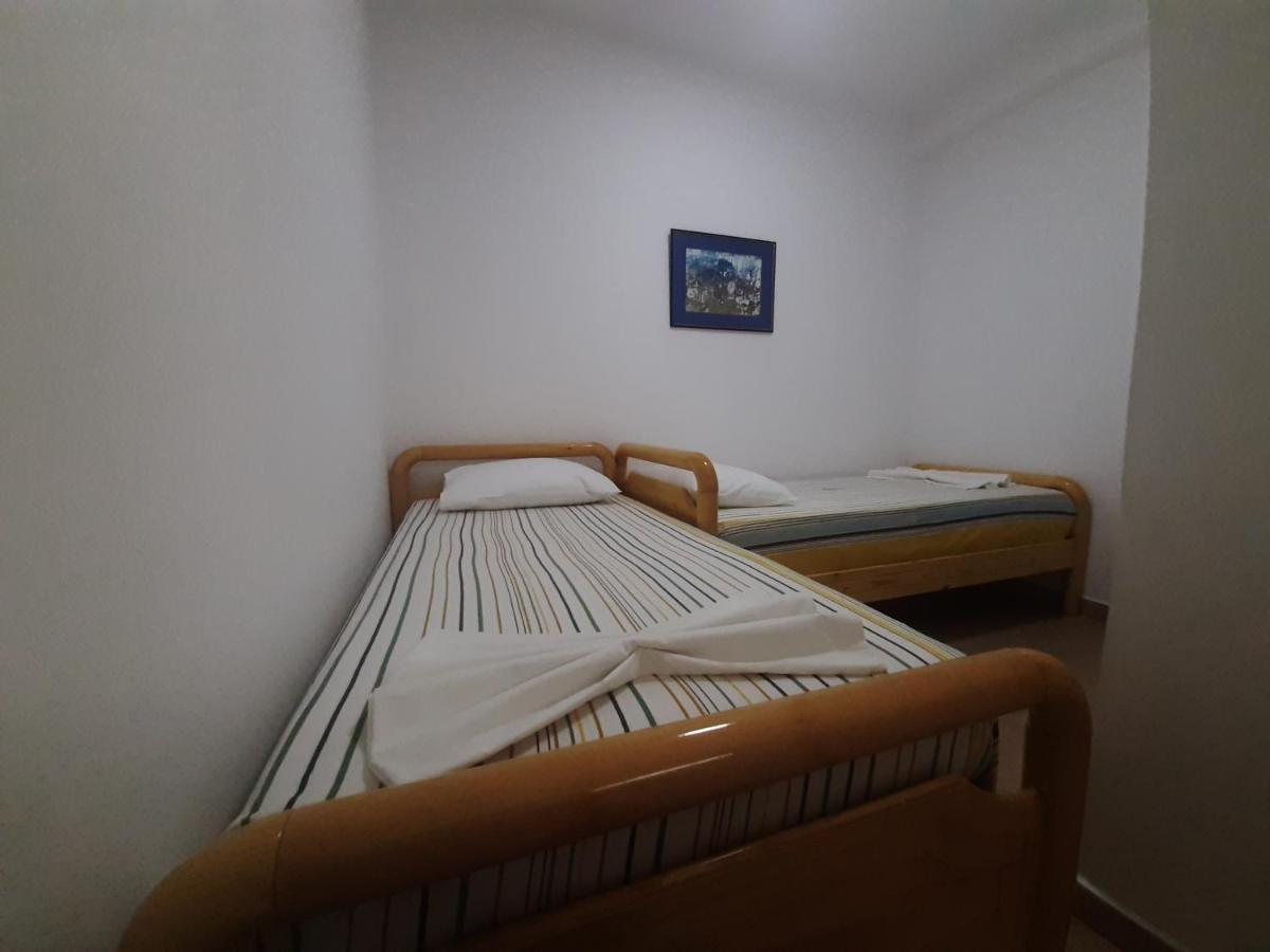 Kela Apartments Sarande Exterior photo